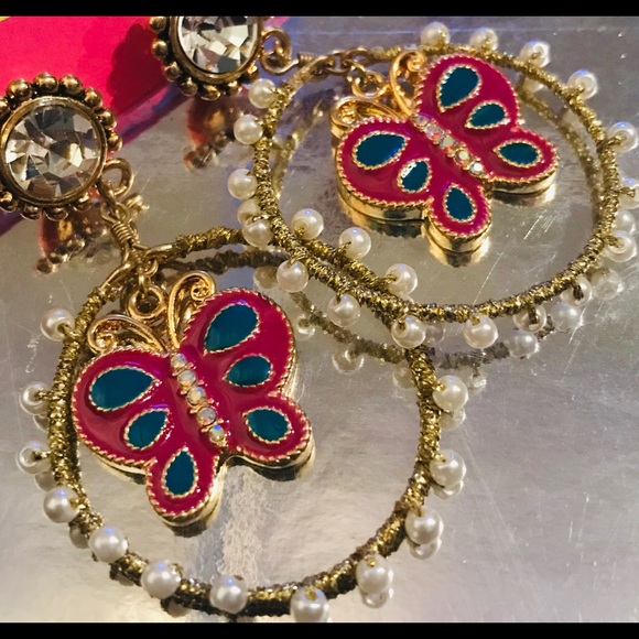 Pink Butterfly big hoop Betsey Johnson earrings H1
